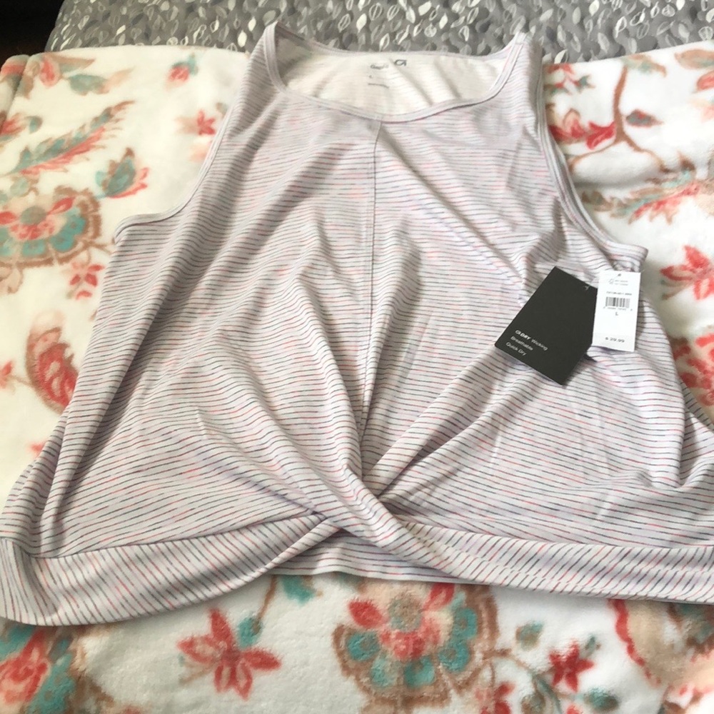NWT, GapFit twist front sleeveless top, large